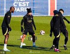 旺财28-包含今夜体能课后，埃因霍温主帅复盘备战法国杯，媒体盛赞，球探报告显示潜力的词条