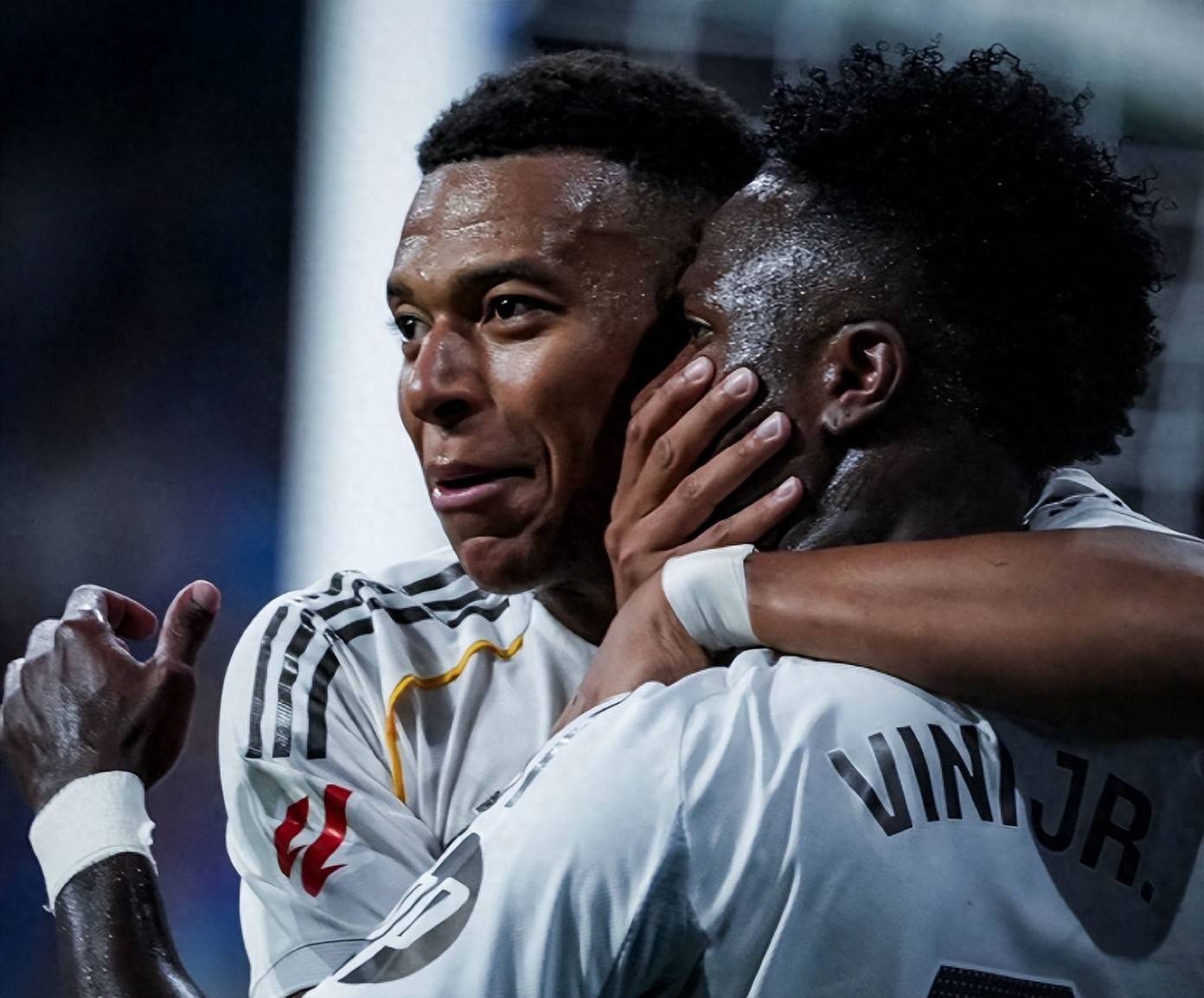 旺财28娱乐-包含姆巴佩回归赛场,战术调整首场状态亮眼,瑞士队观众沸腾!的词条