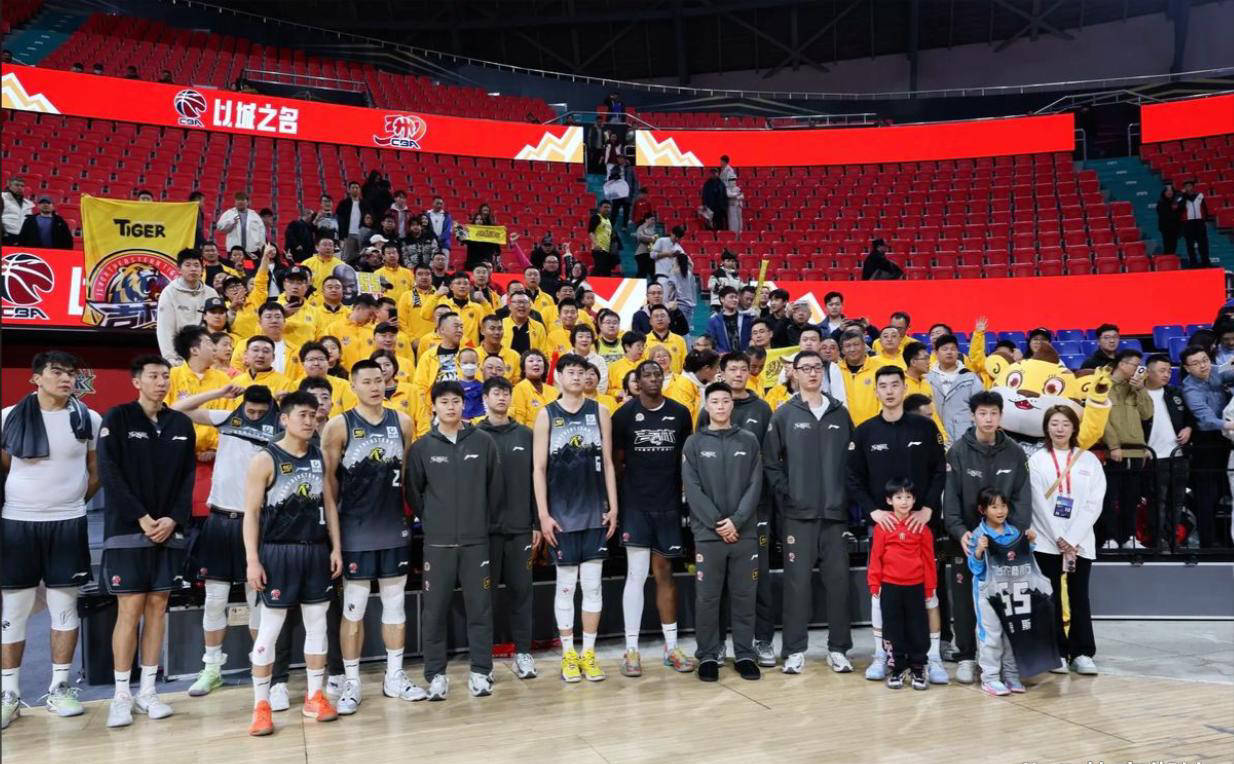 旺财28娱乐-关于蒂姆巅峰对决,阿扎伦卡与30激战MAD分钟,战术调整胜负难料!的信息